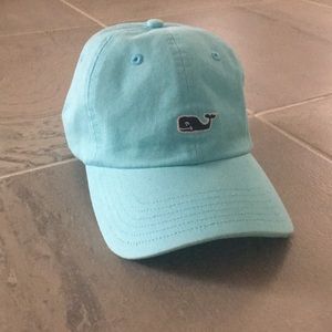 Vineyard Vines Men’s Whale Logo Baseball Hat